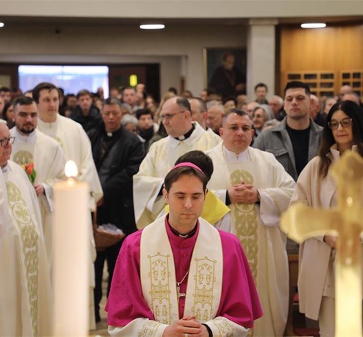 Biskup Kovač predvodio misu u rodnoj župi sv. Josipa na Trešnjevki